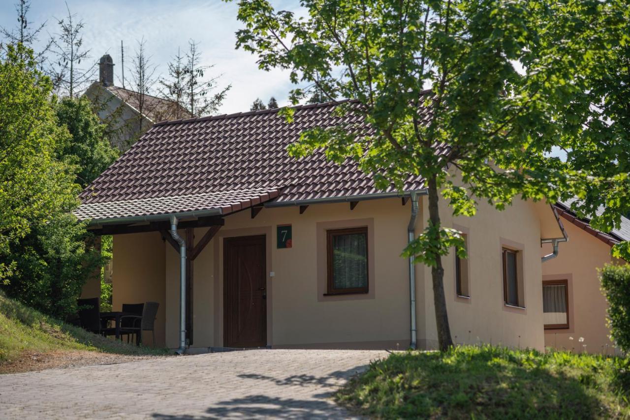 Tulipan Apartman Эгер Экстерьер фото